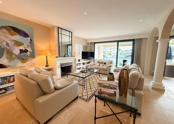 Maison Moderne Avec Amarrage Prive - Port - Fr-1-868-34 بيت للعطل غريمو